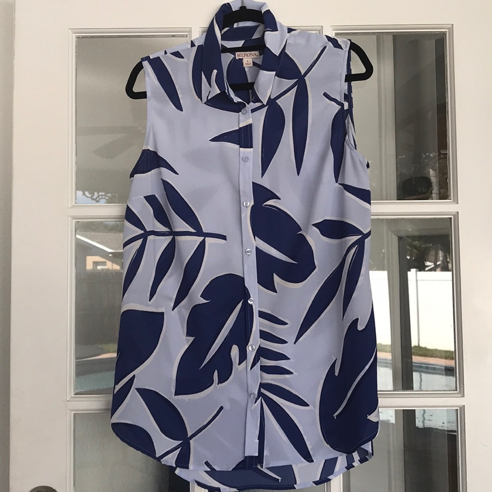 Blue floral Merona sleeveless button up blouse
